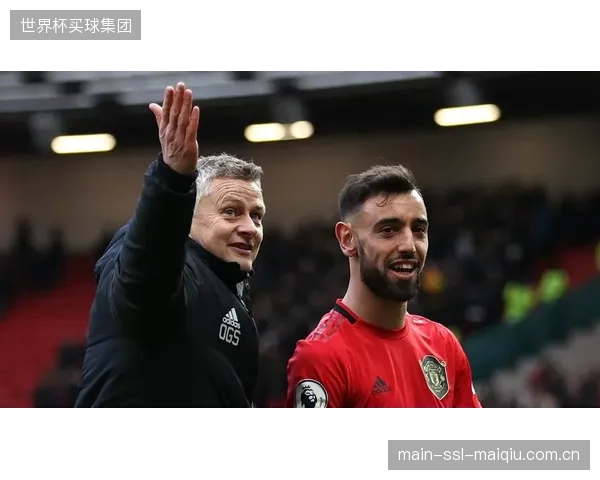 费尔南德斯承担组织与得分双重任务,其全能性是战术基石。 费尔南德斯承担组织与得分双重任务,其全能性是战术基石。